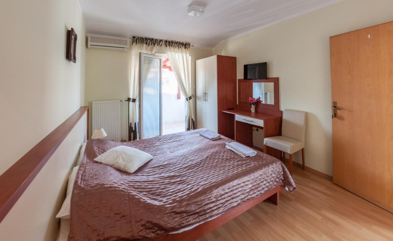 Pag Marina Rooms & Apartment Extérieur photo